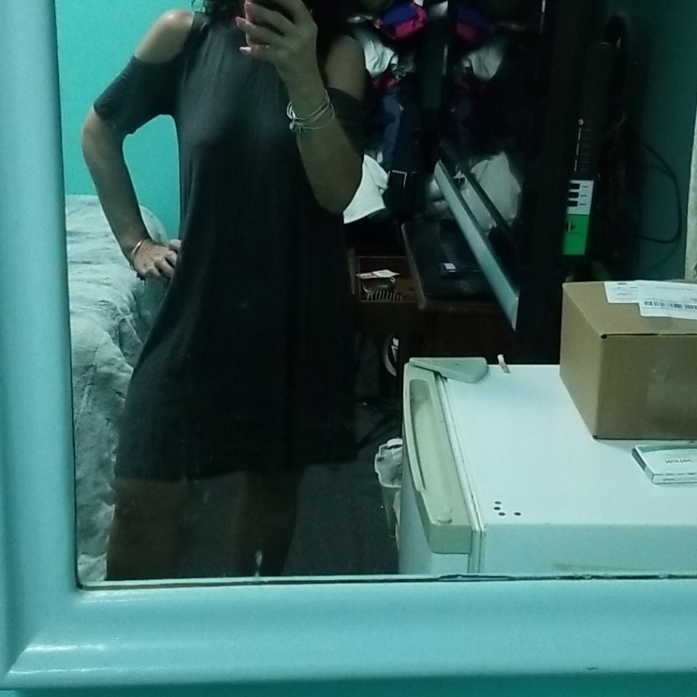 HOLLISTER cold shoulder dress!
